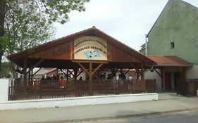 Restaurace a penzion Ubrousku prostři se